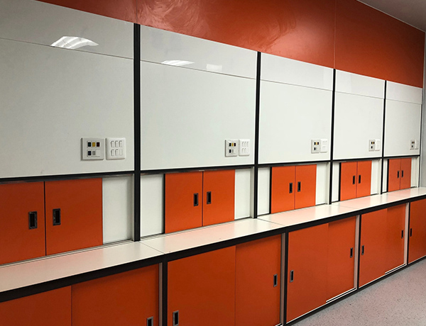 コンパクトなラミネートキャビネット